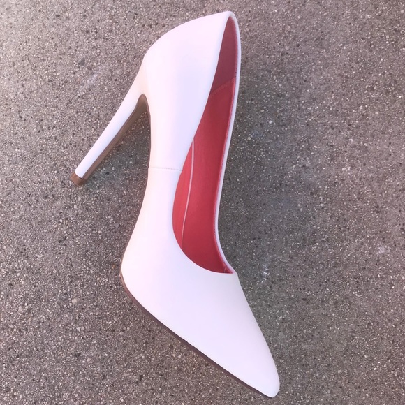 Last 2 Yes! I have d’ perfect Delicious white PUMP - Picture 3 of 6